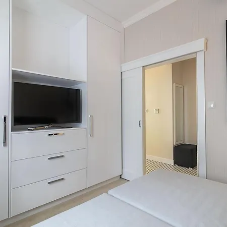 Premier With Sauna By Grand Apartment